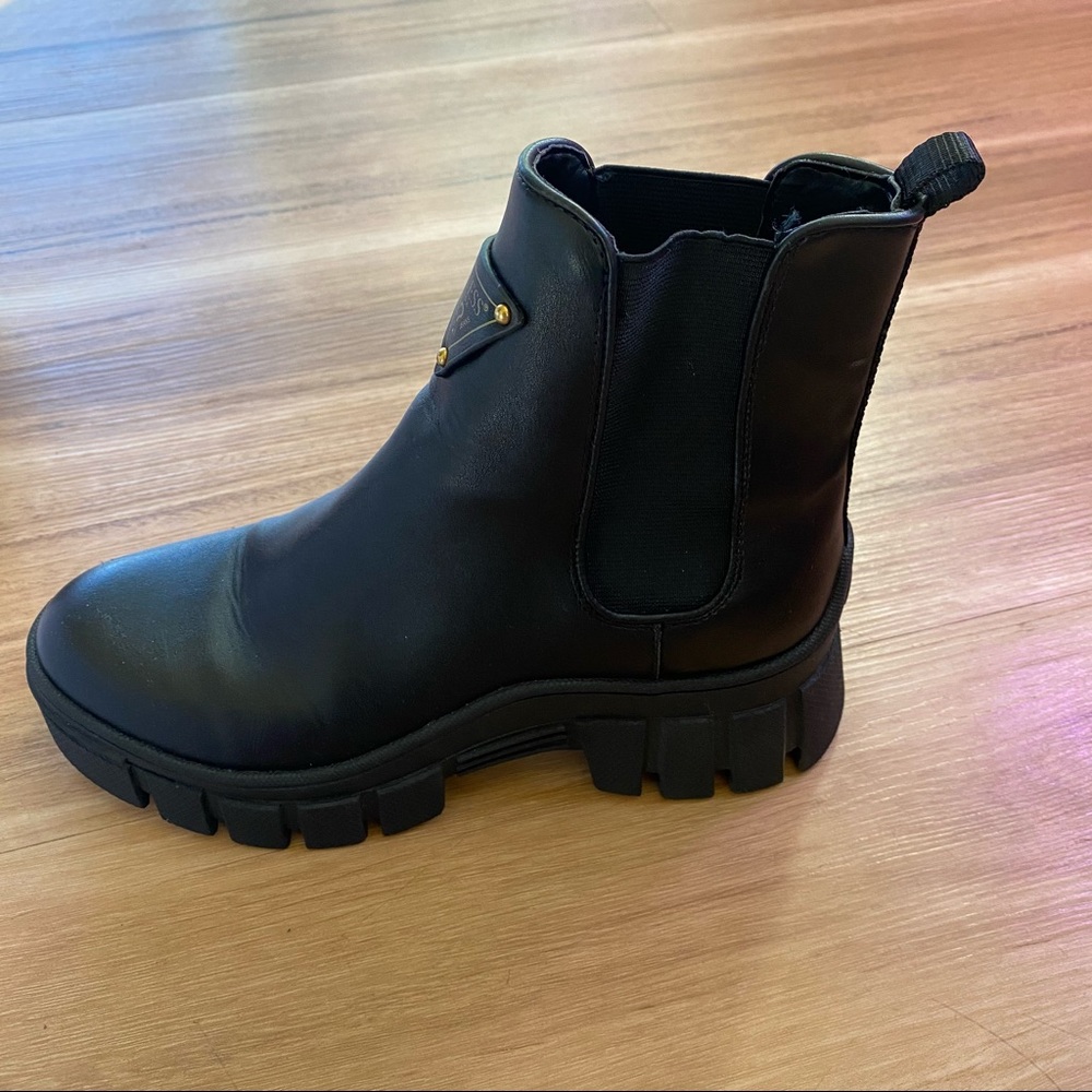 Guess chunky Chelsea boots